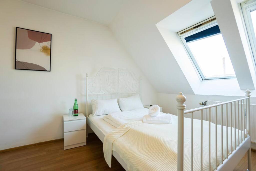 Stylish 2 Floor Penthouse • 15 Min To City Center Wina Bagian luar foto
