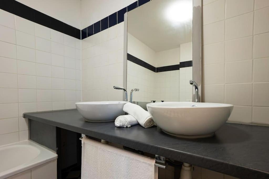 Stylish 2 Floor Penthouse • 15 Min To City Center Wina Bagian luar foto