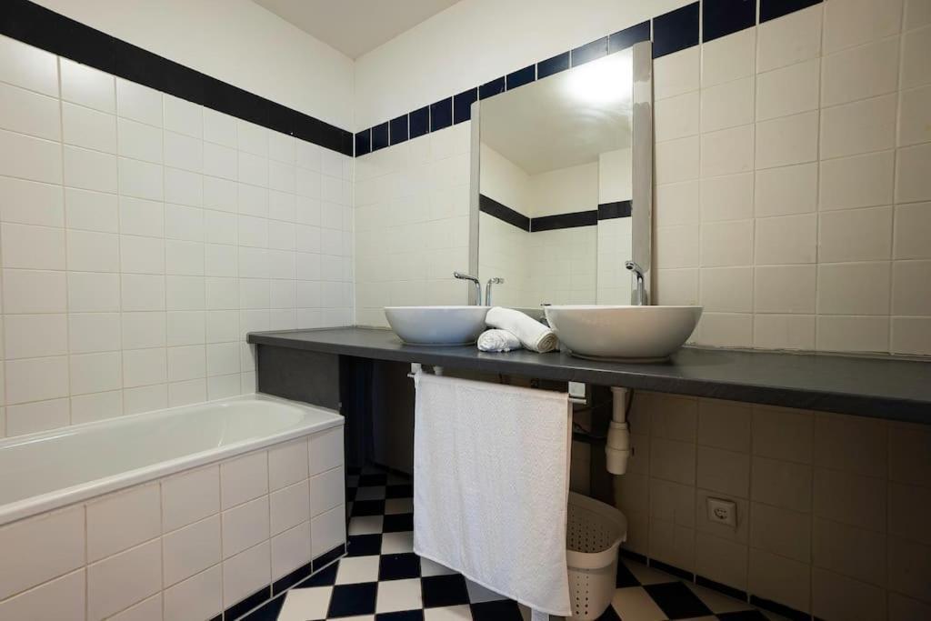 Stylish 2 Floor Penthouse • 15 Min To City Center Wina Bagian luar foto